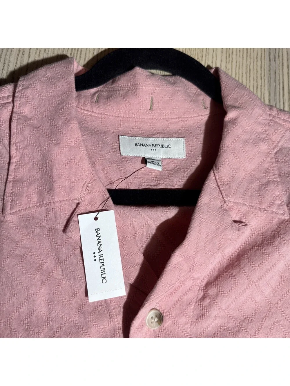 Banana Republic Men’s Large Textured Resort Shirt Pink Salmon Short Sleeve NWT